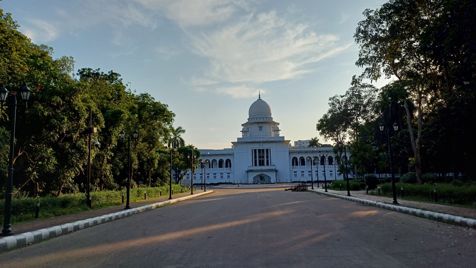 বাংলাদেশ সুপ্রিম কোর্ট ও হাইকোর্ট বিভাগ প্রাঙ্গণ